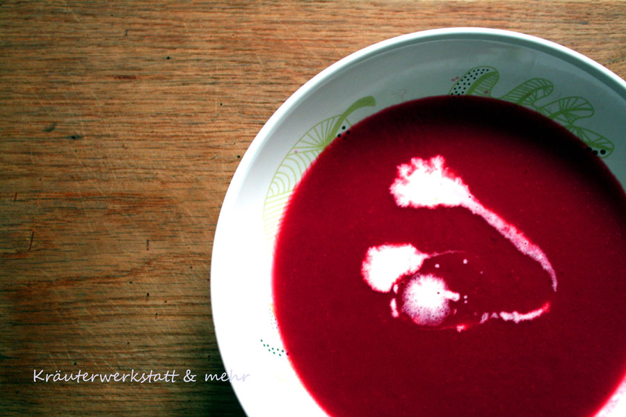 Rote Beete Suppe mit Meerrettich